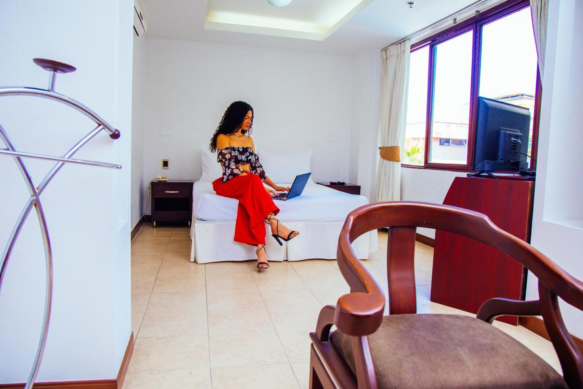 Hotel Plaza Las Americas 卡利 外观 照片